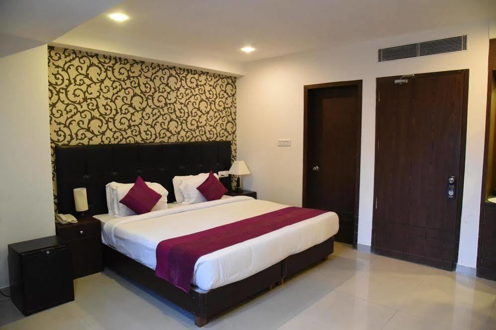 Oyo Premium Railway Station Patna Hotel Patna  Ngoại thất bức ảnh