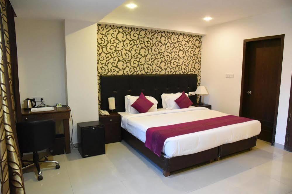 Oyo Premium Railway Station Patna Hotel Patna  Ngoại thất bức ảnh
